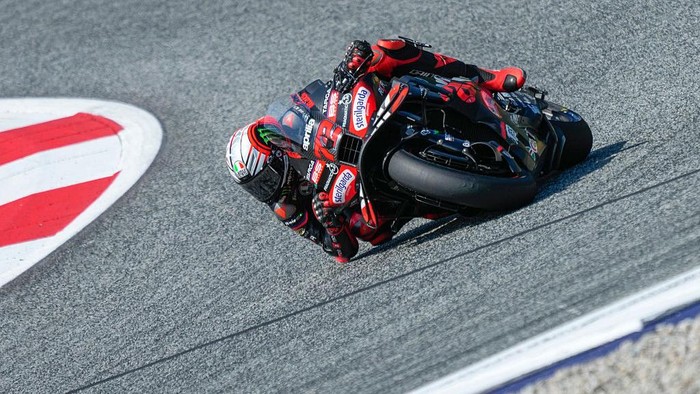 Marco Bezzecchi Mengamankan Pole Position di Kualifikasi MotoGP Mandalika 2025 yang Mendebarkan