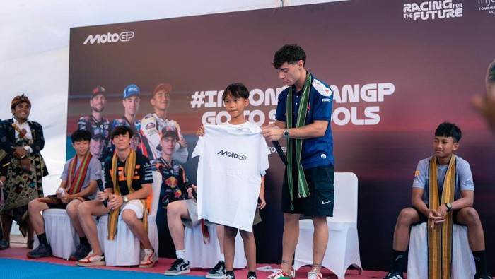 MotoGP Mandalika Pebalap Dunia Jadi Guru Dadakan Bagi Ilmu Balap di Sekolah Lokal