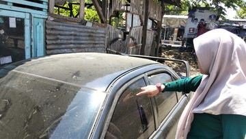 Cara Tepat Pakai Masker Saat Hujan Abu Gunung Anak Krakatau