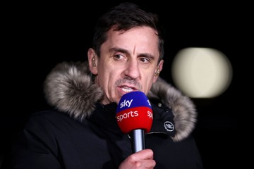 Neville Yakin Pertahanan Kokoh Bawa Arsenal Juara Liga Inggris