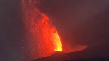 Gunung Anak Krakatau Erupsi Sejak Jumat Malam hingga Sabtu