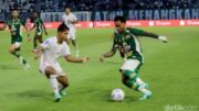 Bernardo Tavares Kecewa Persebaya Gagal Pertahankan Keunggulan