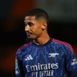 Alasan William Saliba Tidak Ada di Foto Skuad Arsenal Terbaru