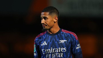 Alasan William Saliba Tidak Ada di Foto Skuad Arsenal Terbaru